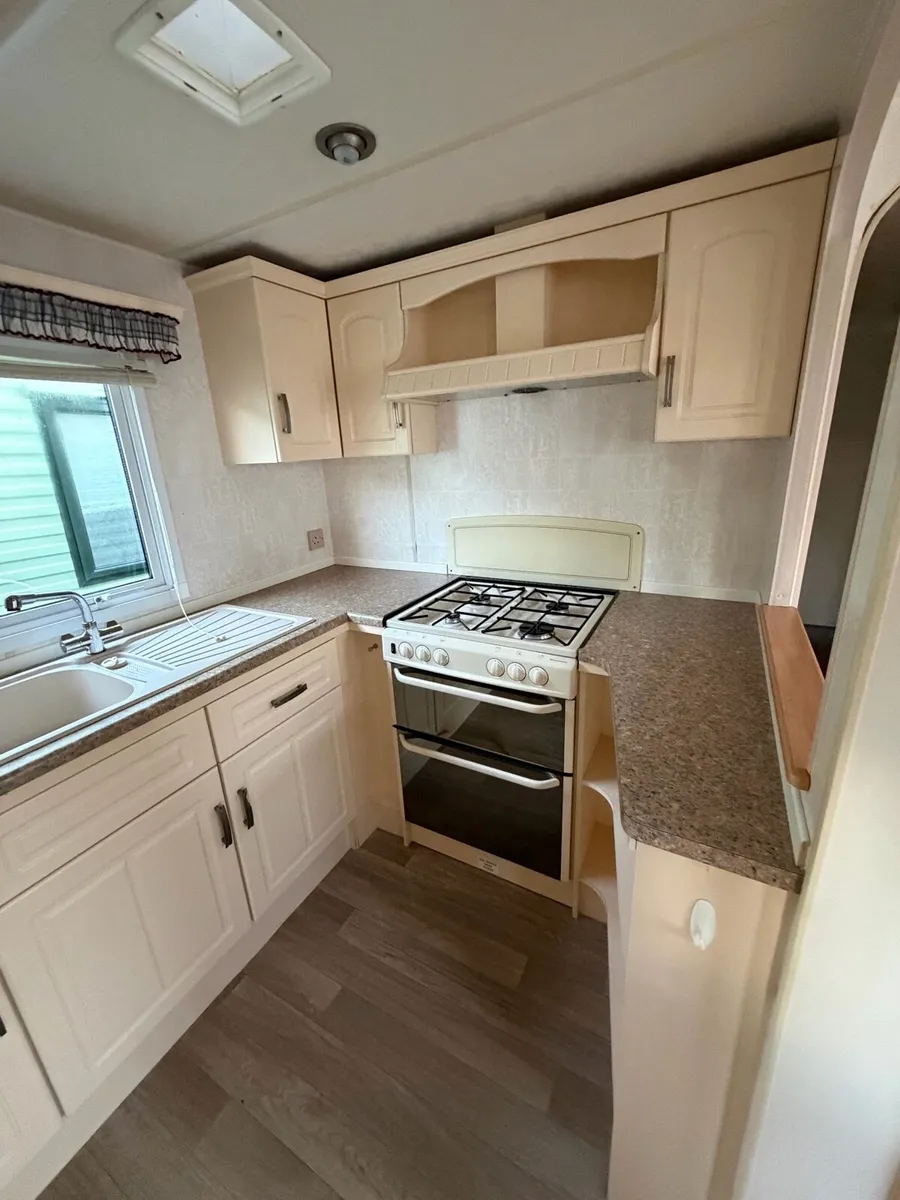 Atlas Sapphire 35 x 12 x 2 Bedroom (Winter Pk) - Image 2