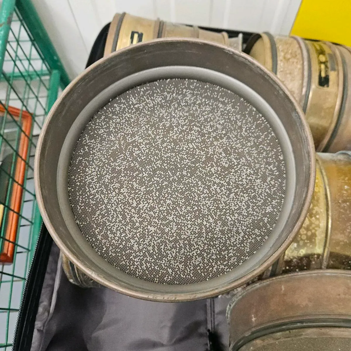 17 laboratory test sieves - Image 2