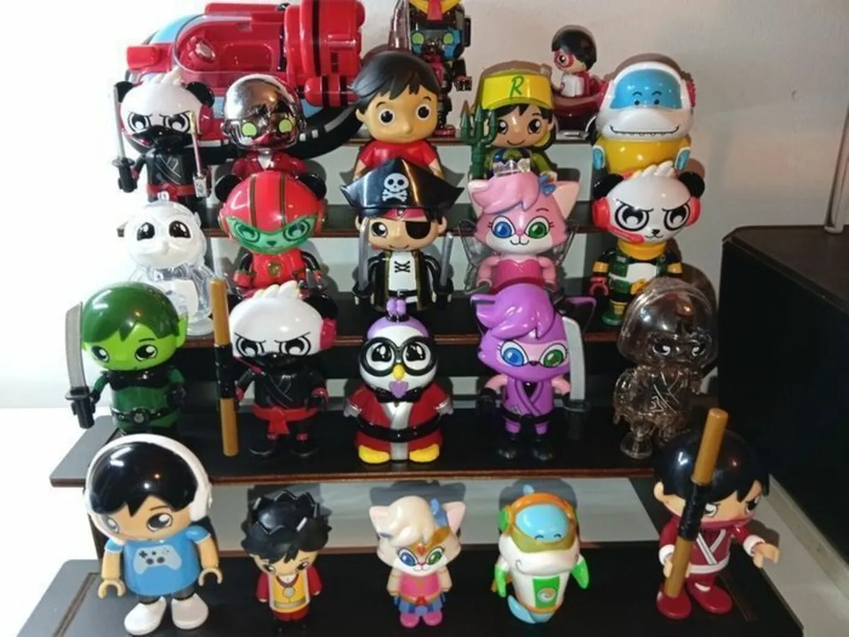 Collection of 3 inch Ryans world figures large lot