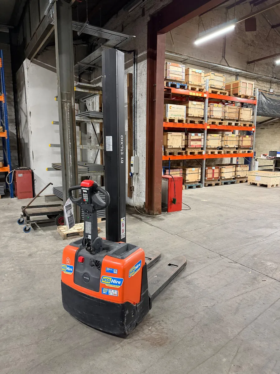 Toyota 1000kg Pallet Trucks - Image 2