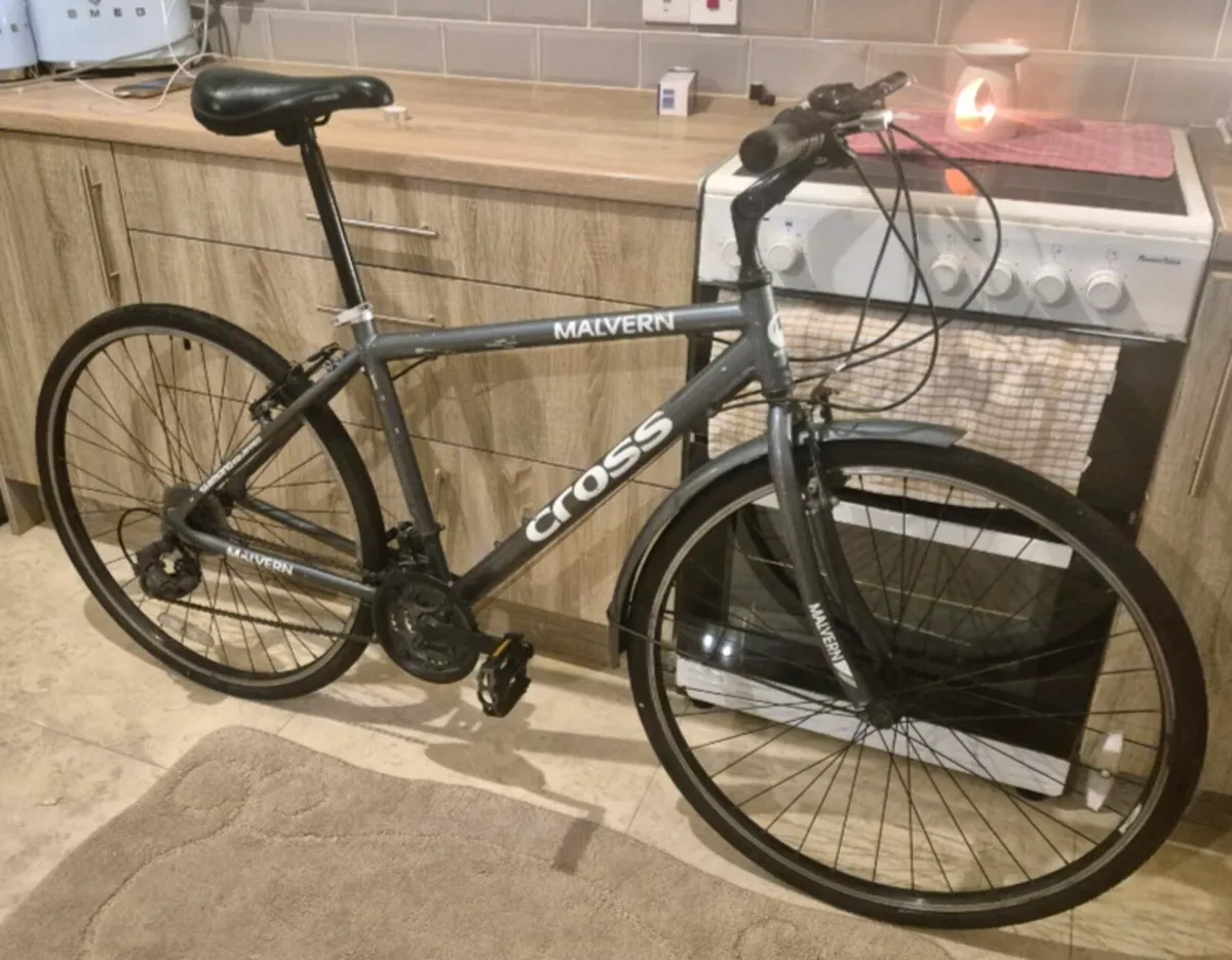 ADULTS HYBRID BIKE CROSS MALVERN WHEELS 700C SPEED - Image 1