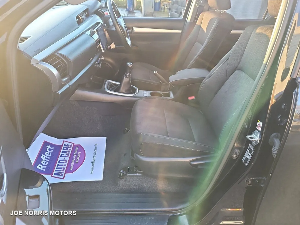 Toyota Hilux 2.4 Diesel 4WD DOUBLE CAB - Image 4
