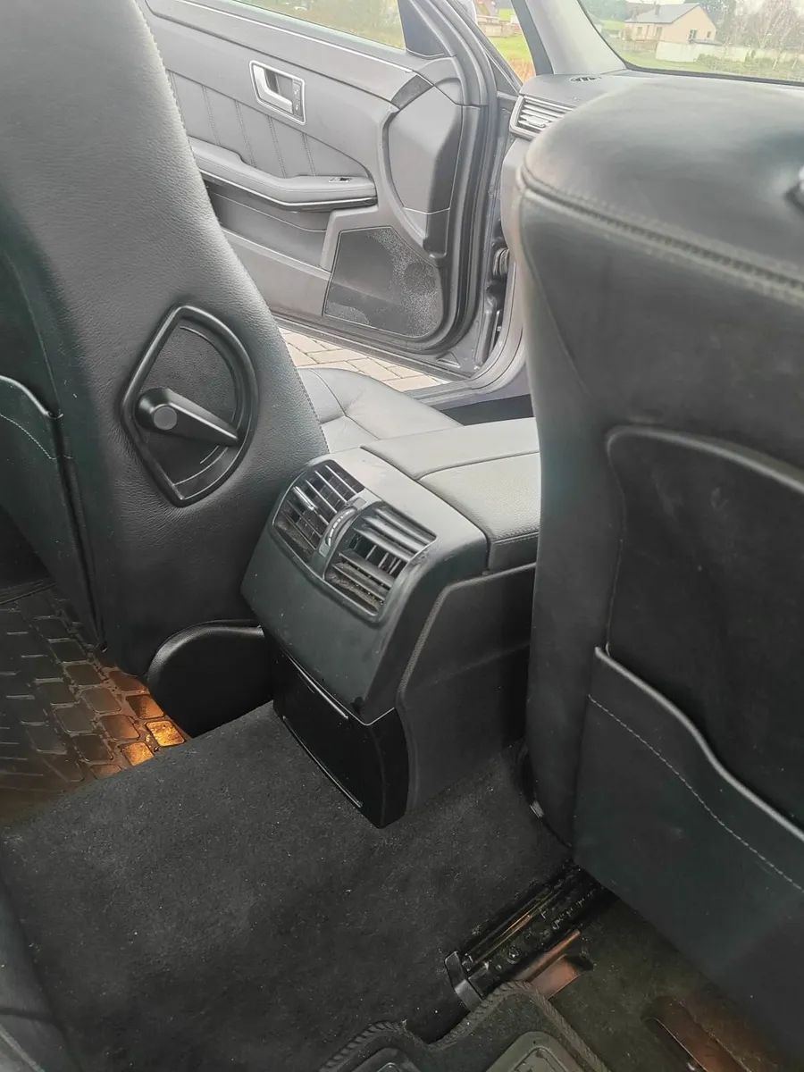 Mercedes-Benz E-Class 2012 - Image 2