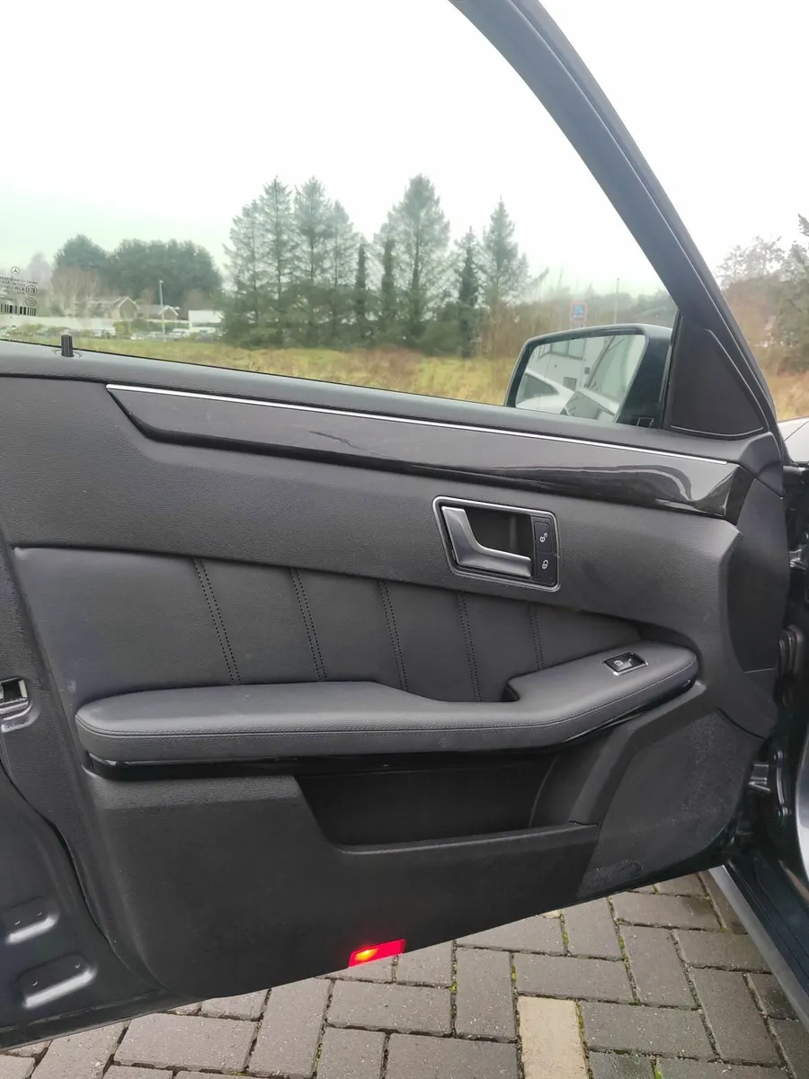 Mercedes-Benz E-Class 2012 - Image 4