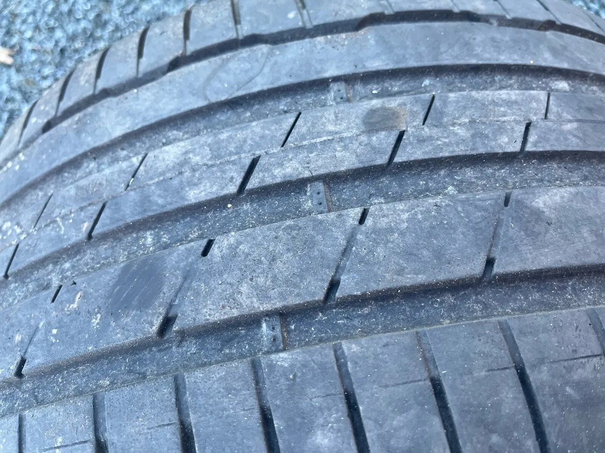 275/40 R18 Hankook Runflat tyres - Image 2
