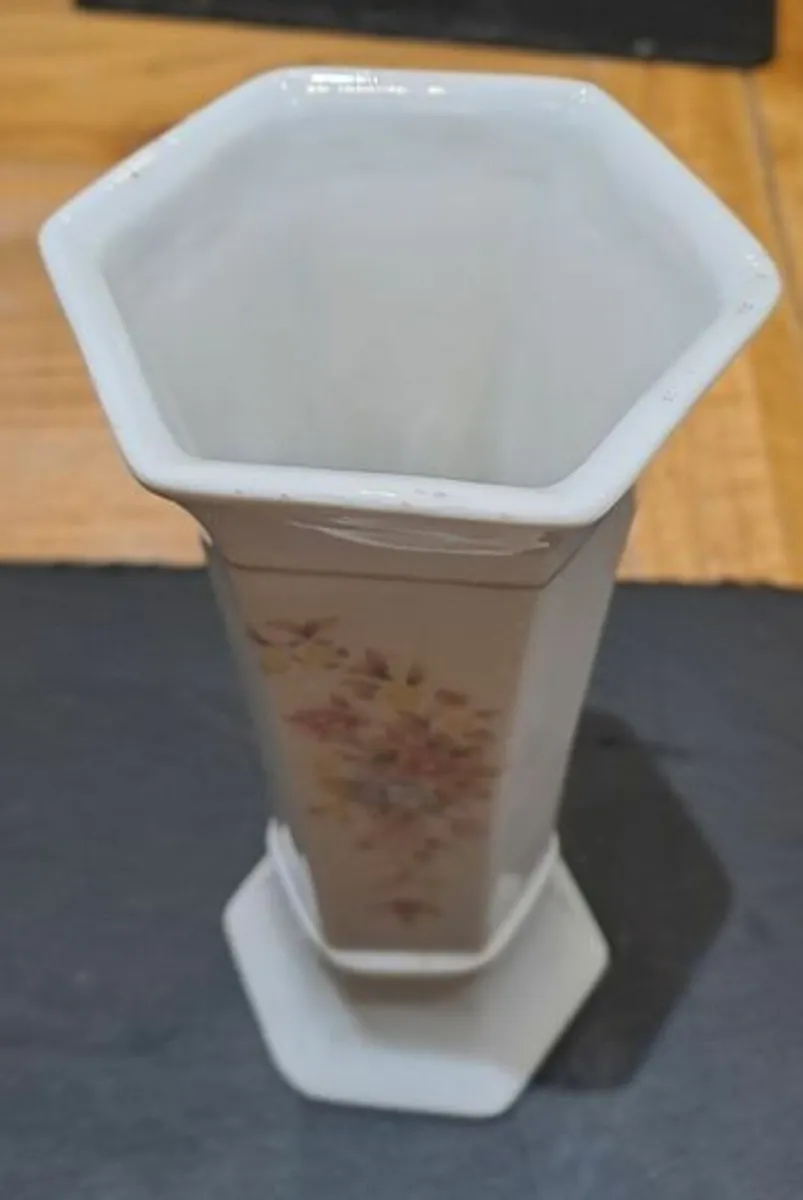 Flower vase white and pastel flowers - Image 2