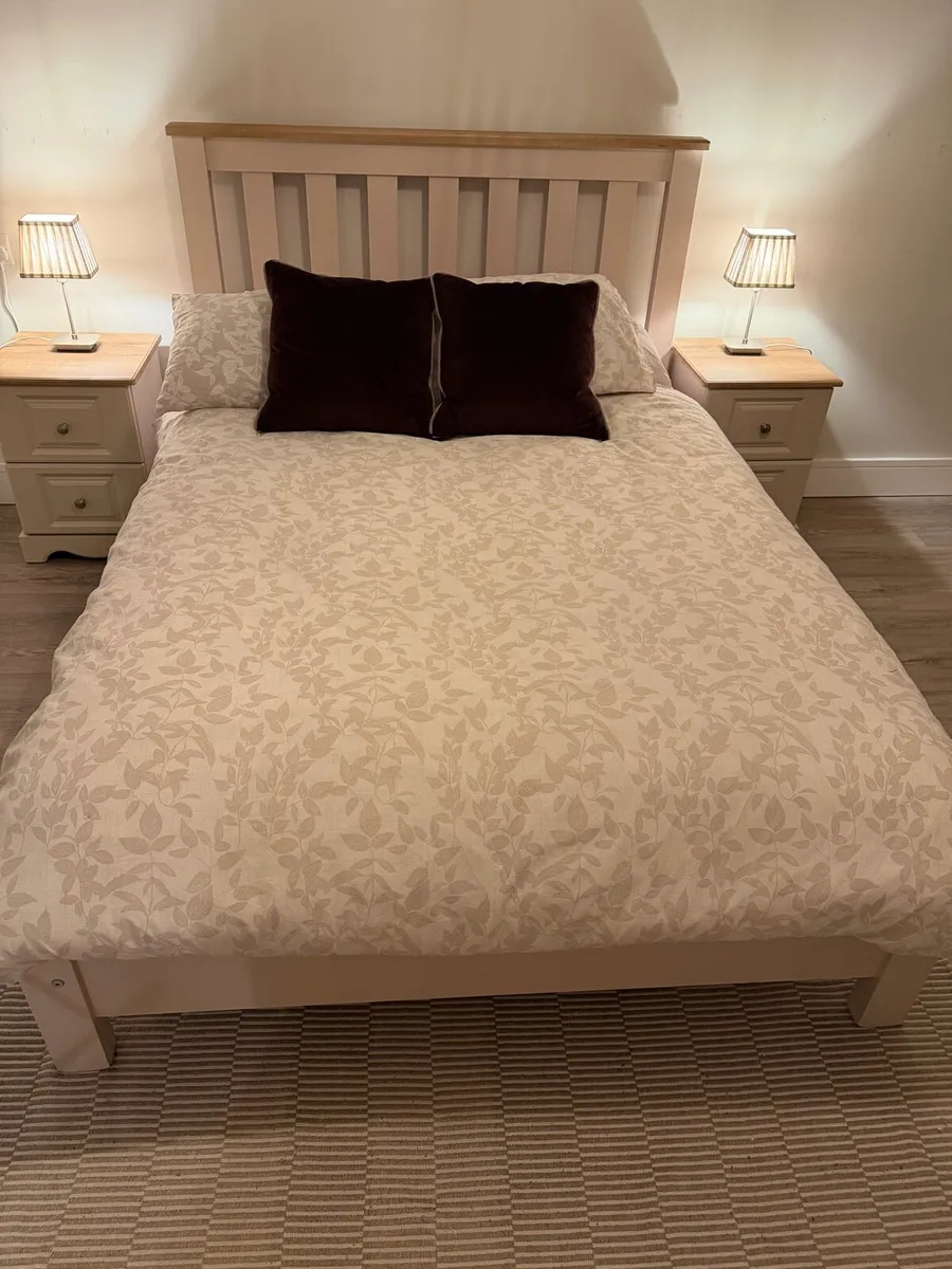 Bedroom furniture set - Image 4