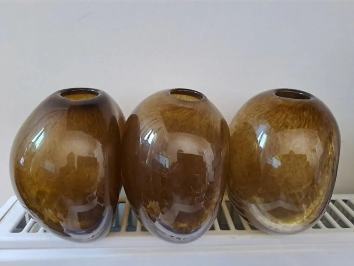 3 amber Glass vases - Image 1