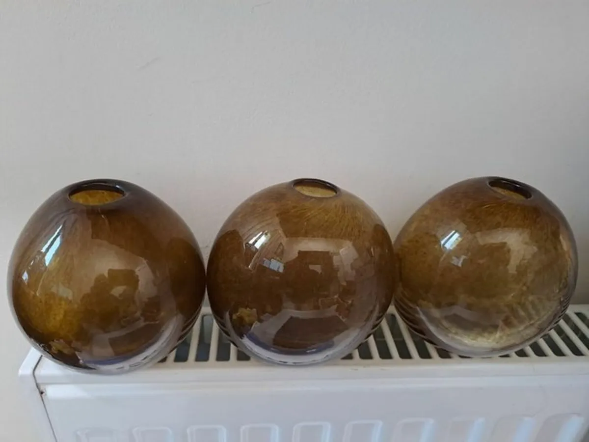 3 amber Glass vases - Image 2