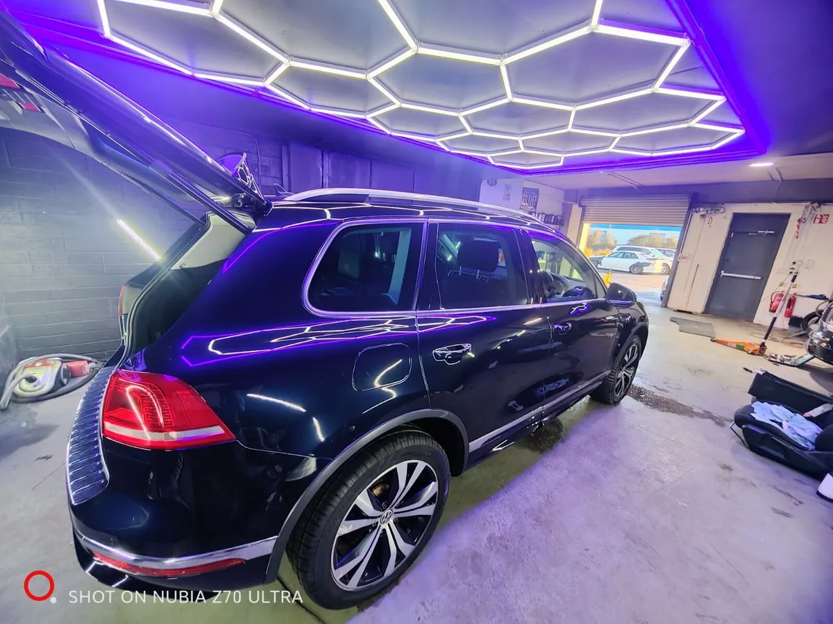 Volkswagen Touareg 3.0 V6 TDI R-LINE Crewcab - Image 2