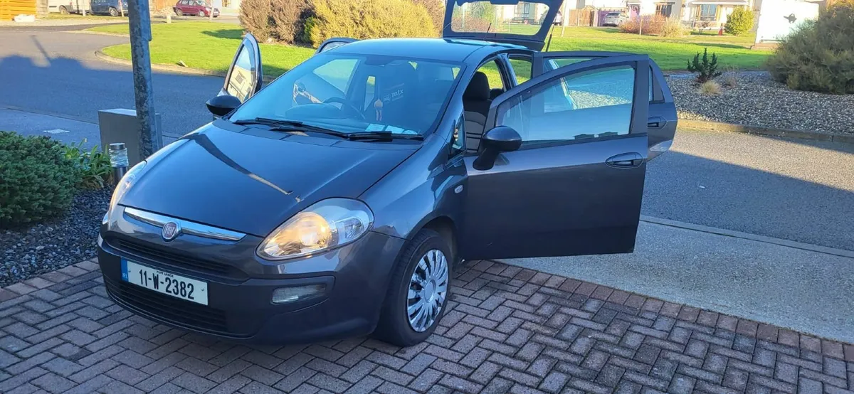 Fiat Punto 2011 - Image 2