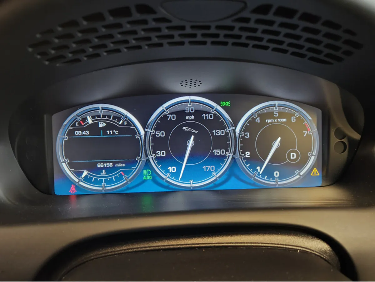 Jaguar XJ PORTFOLIO V8 4DR A 5.0 PETROL NOT FOR TH - Image 4