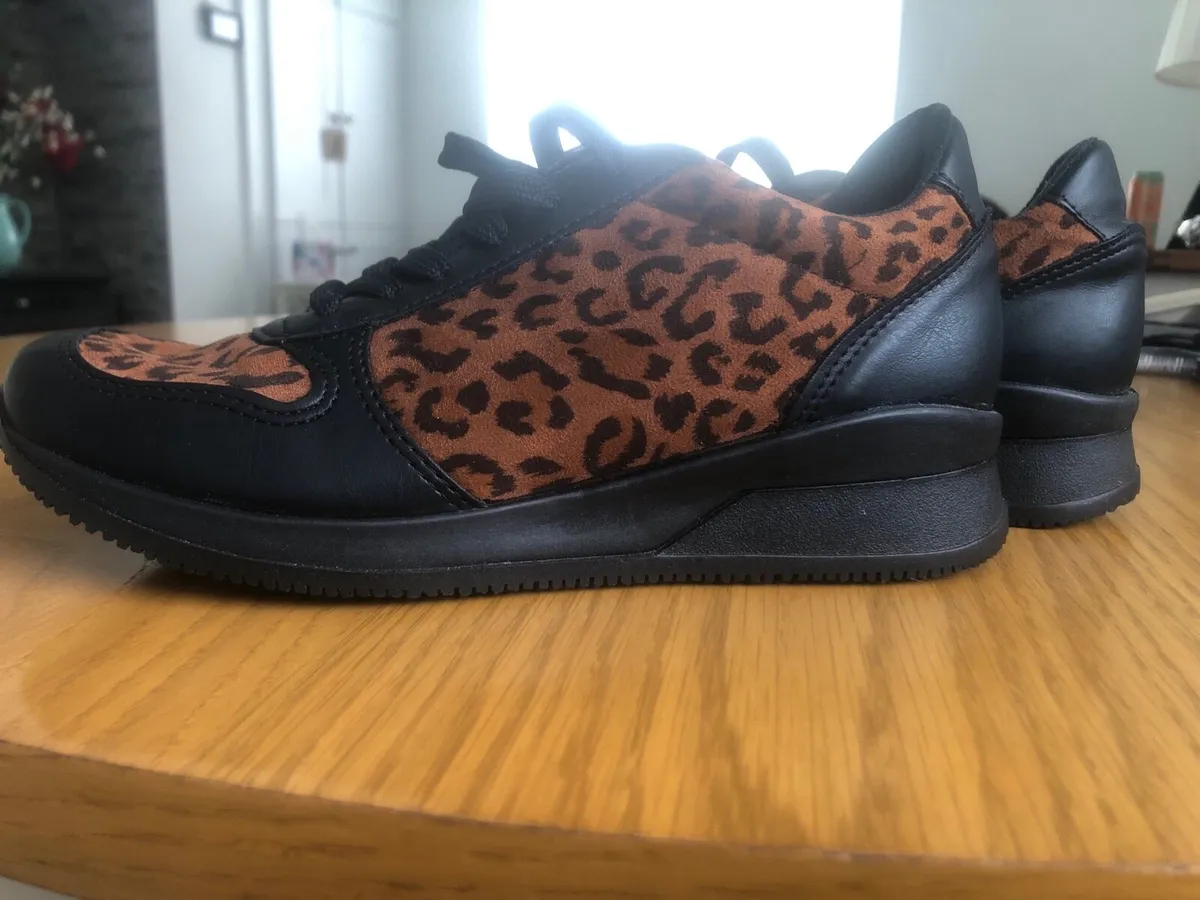 Black Trainers.Size 5 - Image 2