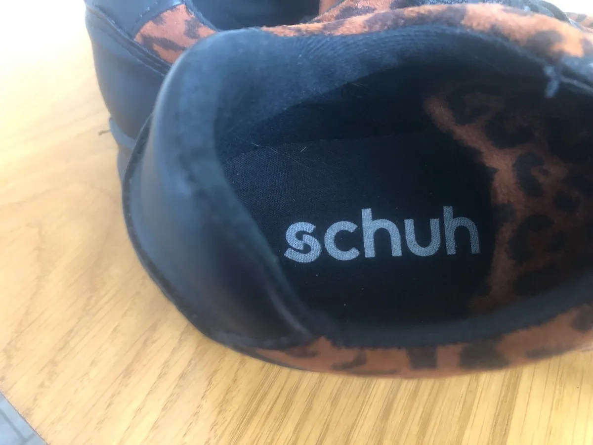 Black Trainers.Size 5 - Image 4