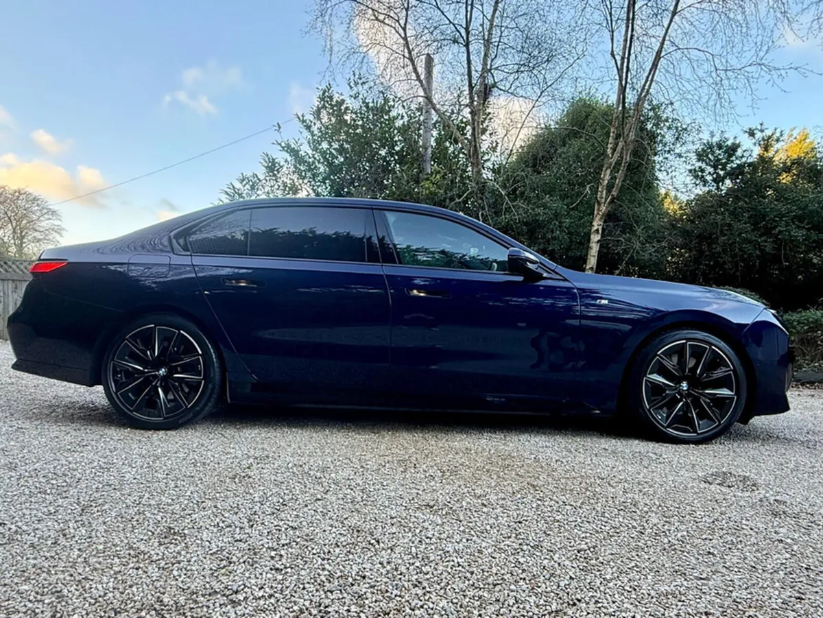 BMW 7-Series *Sale Agreed* 750E XDRIVE M SPORT PRO - Image 3