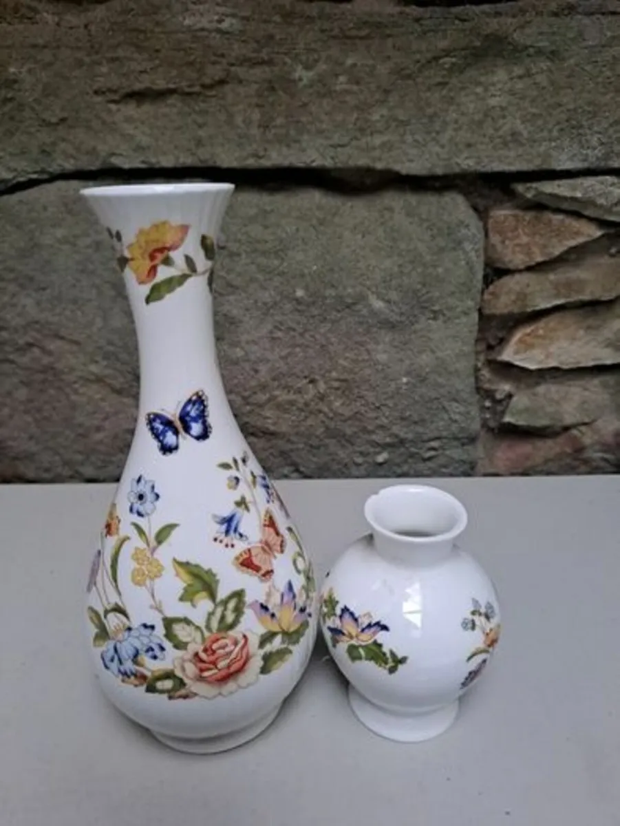 Aynsley flower vases free - Image 1