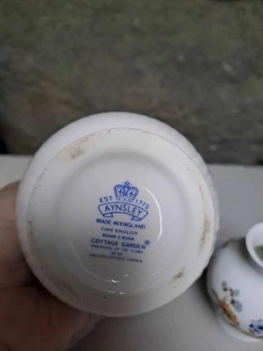 Aynsley flower vases free - Image 4