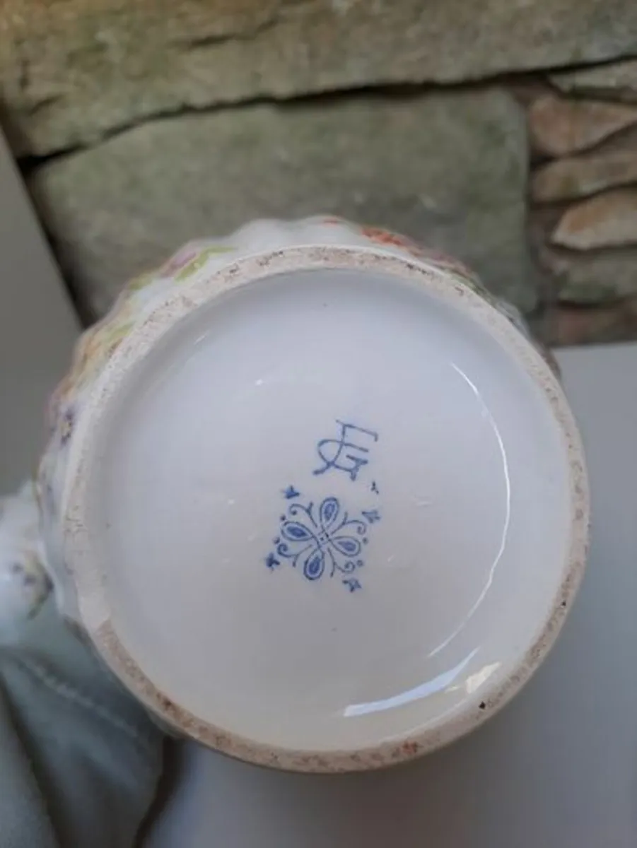 Large Vase or urn - Image 3