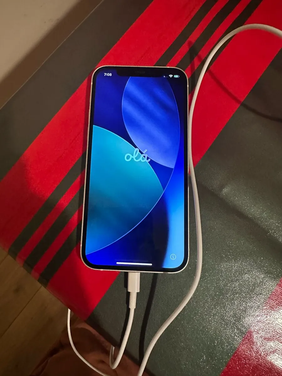 Unlocking iPhone - Image 2