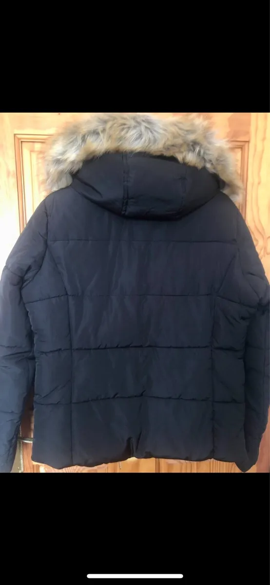 Black Padded Jacket.Size 8 - Image 3