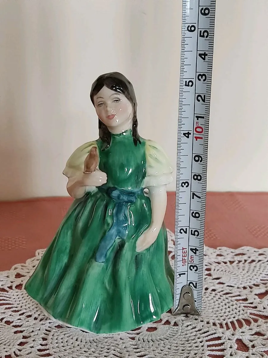 Royal Doultot mini figurines - Image 4