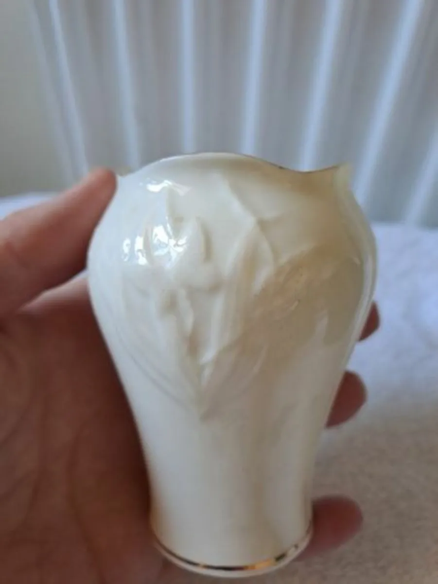 Belleek brown stamp bud vase - Image 3