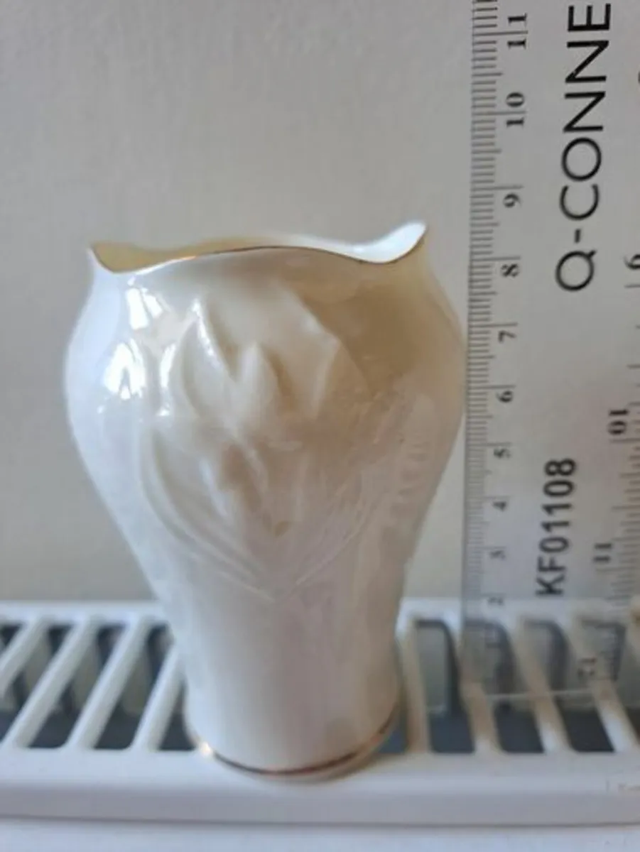 Belleek brown stamp bud vase - Image 4