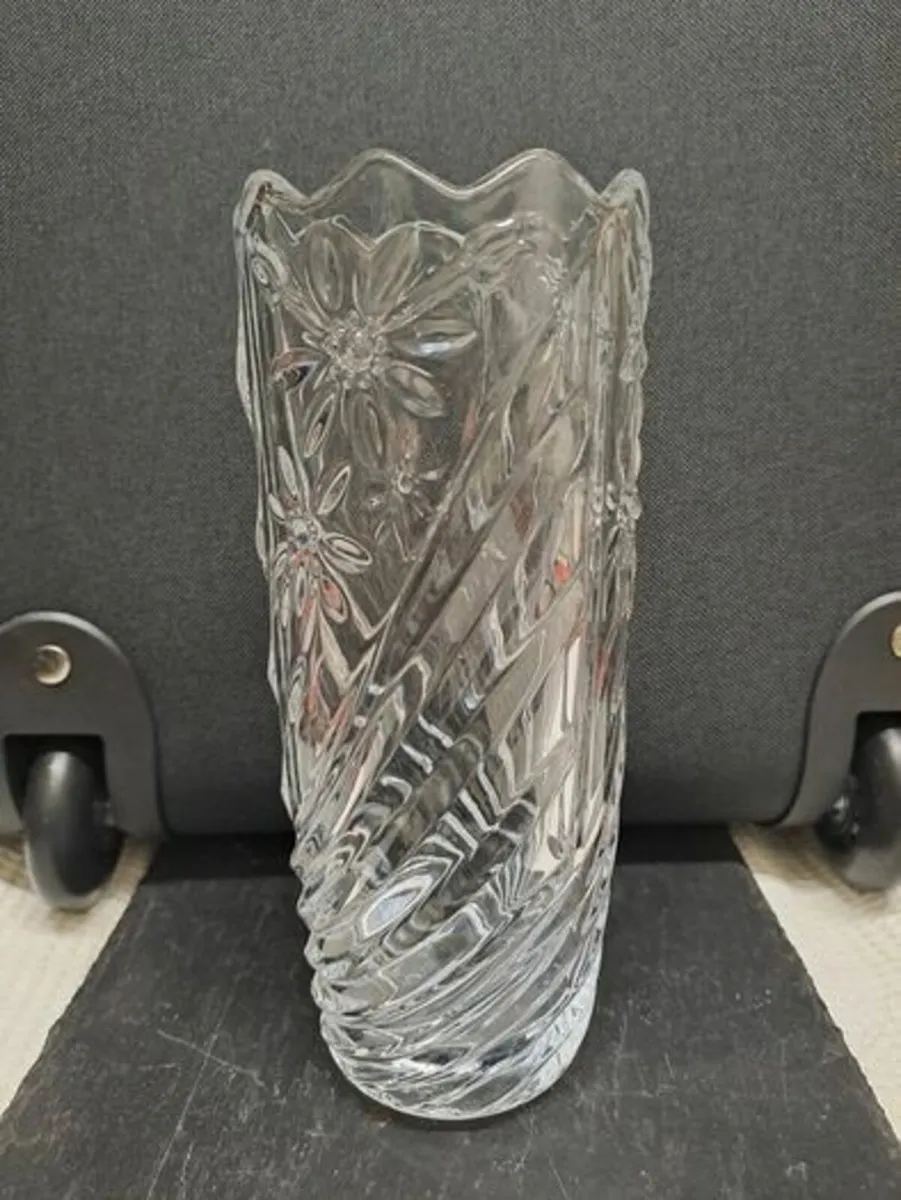 Glass flower vase - Image 1