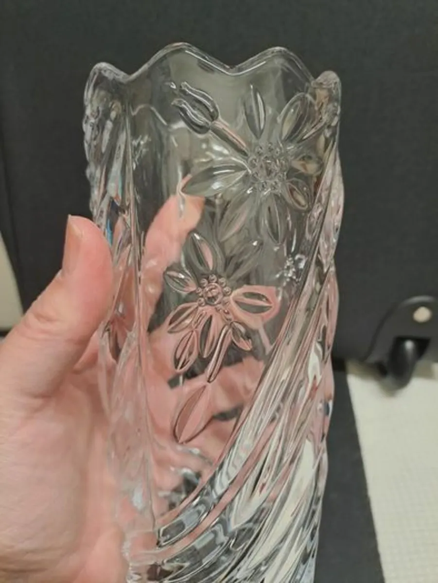 Glass flower vase - Image 2