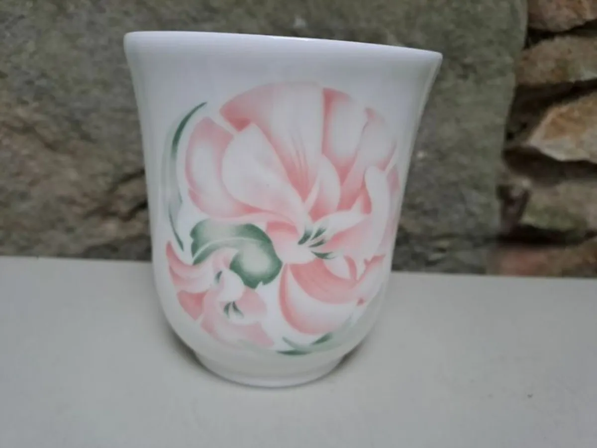 Royal Doulton posy vase or cup - Image 1