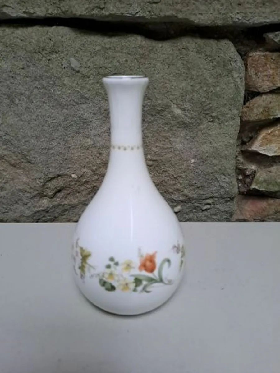 Wedgwood bud vase Mirabelle - Image 1