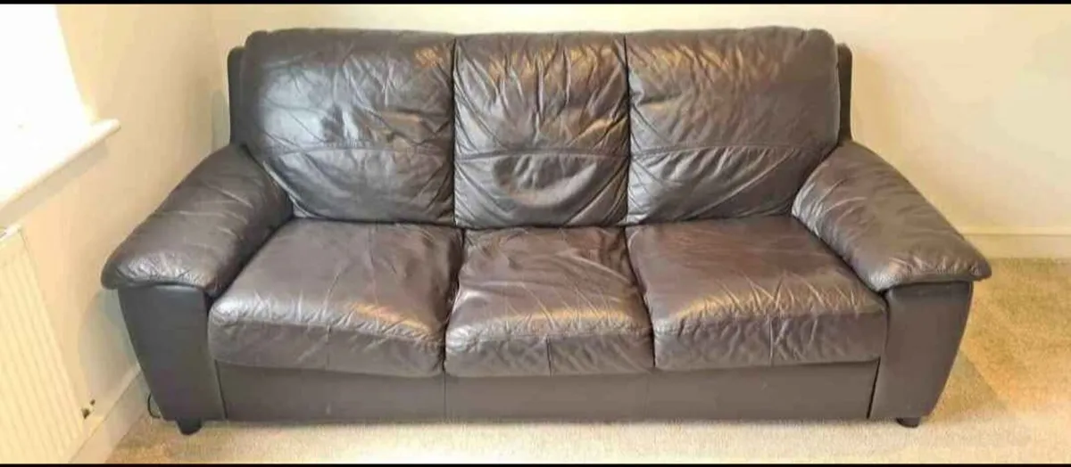 3 SEATER LEATHER SOFA