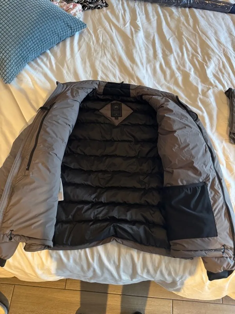 Canada Goose Lodge men's jacket large - Image 4
