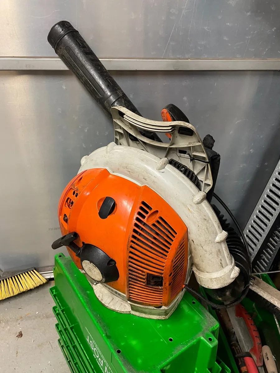 Stihl backpack leaf blower - Image 2