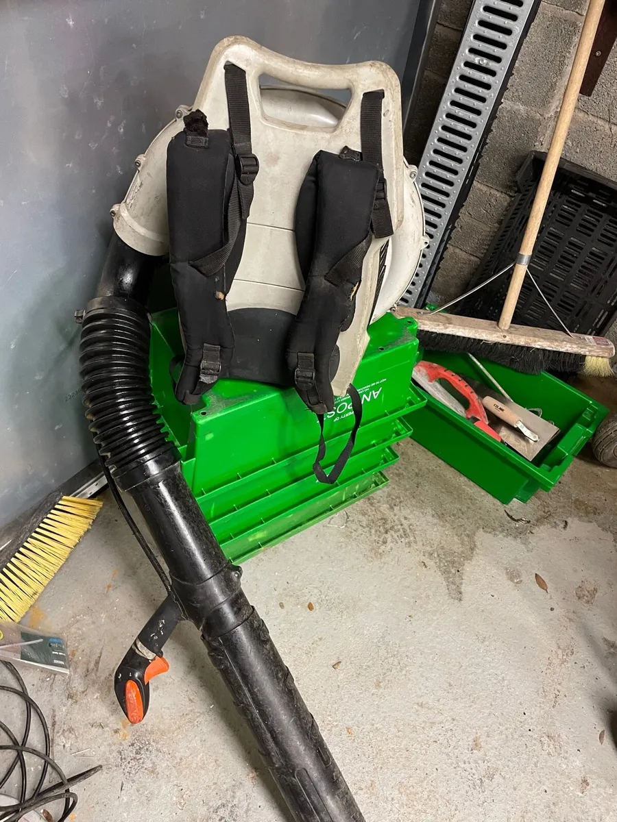 Stihl backpack leaf blower - Image 3