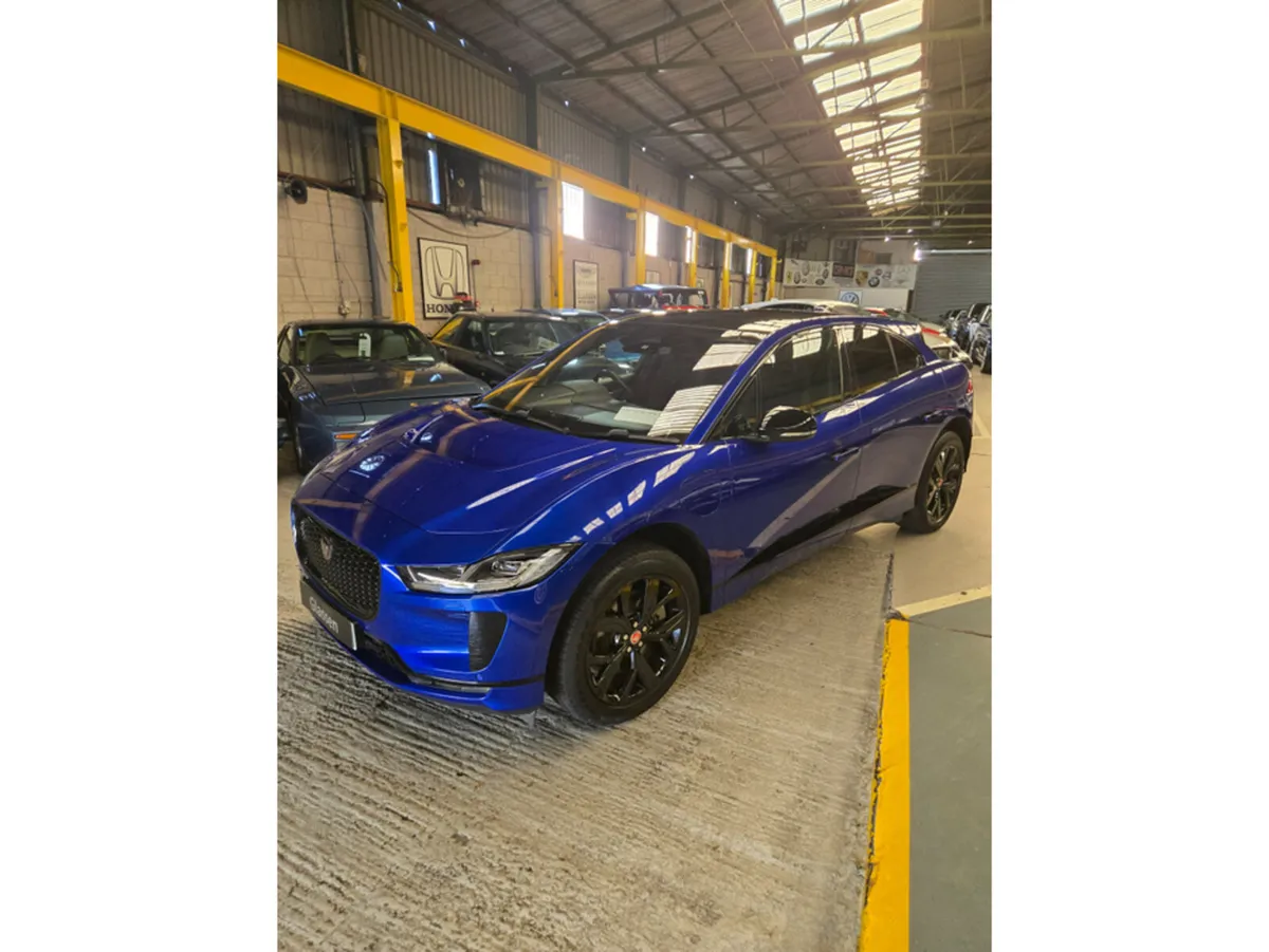 Jaguar I-Pace BLACK EDITION STUNNING CAR - Image 3