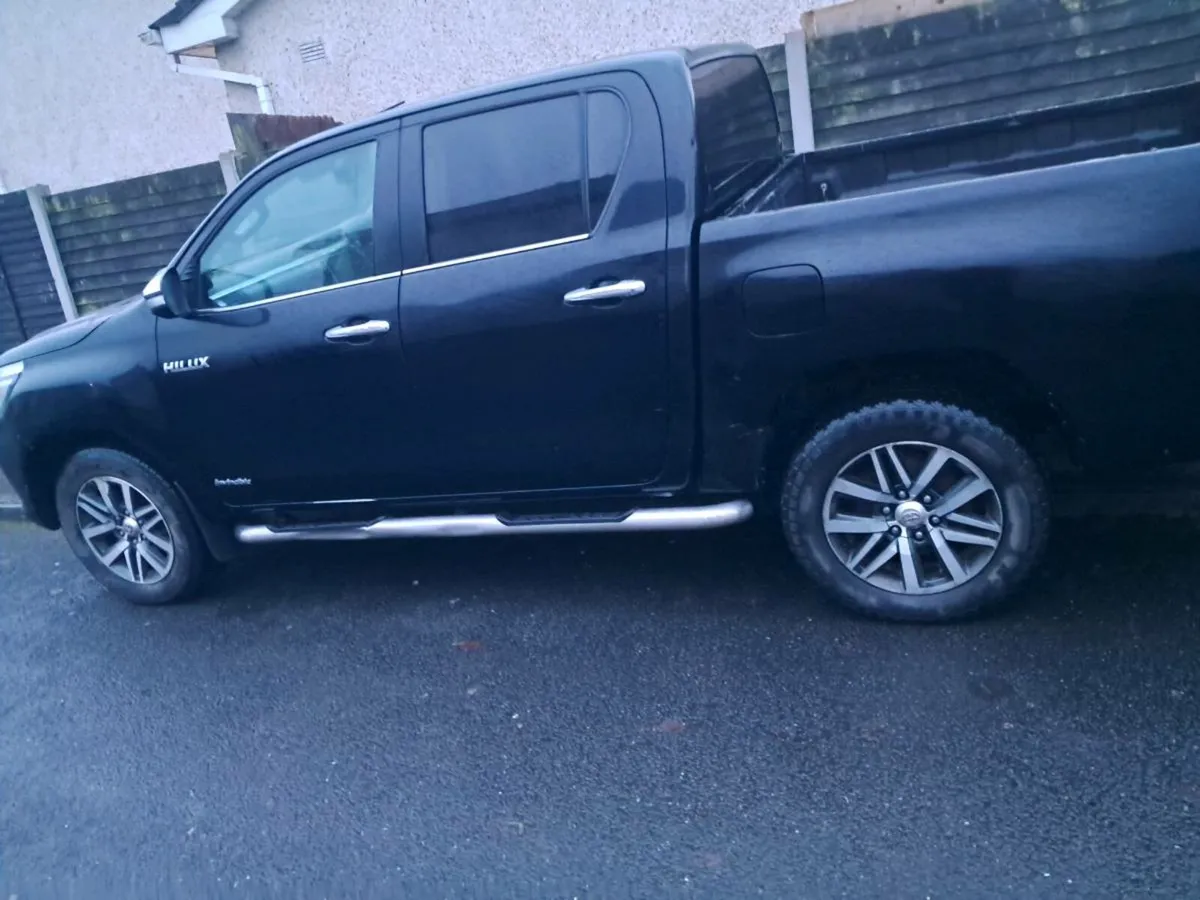 2017 Toyota Hilux-Automatic .2.4 diesel - Image 2