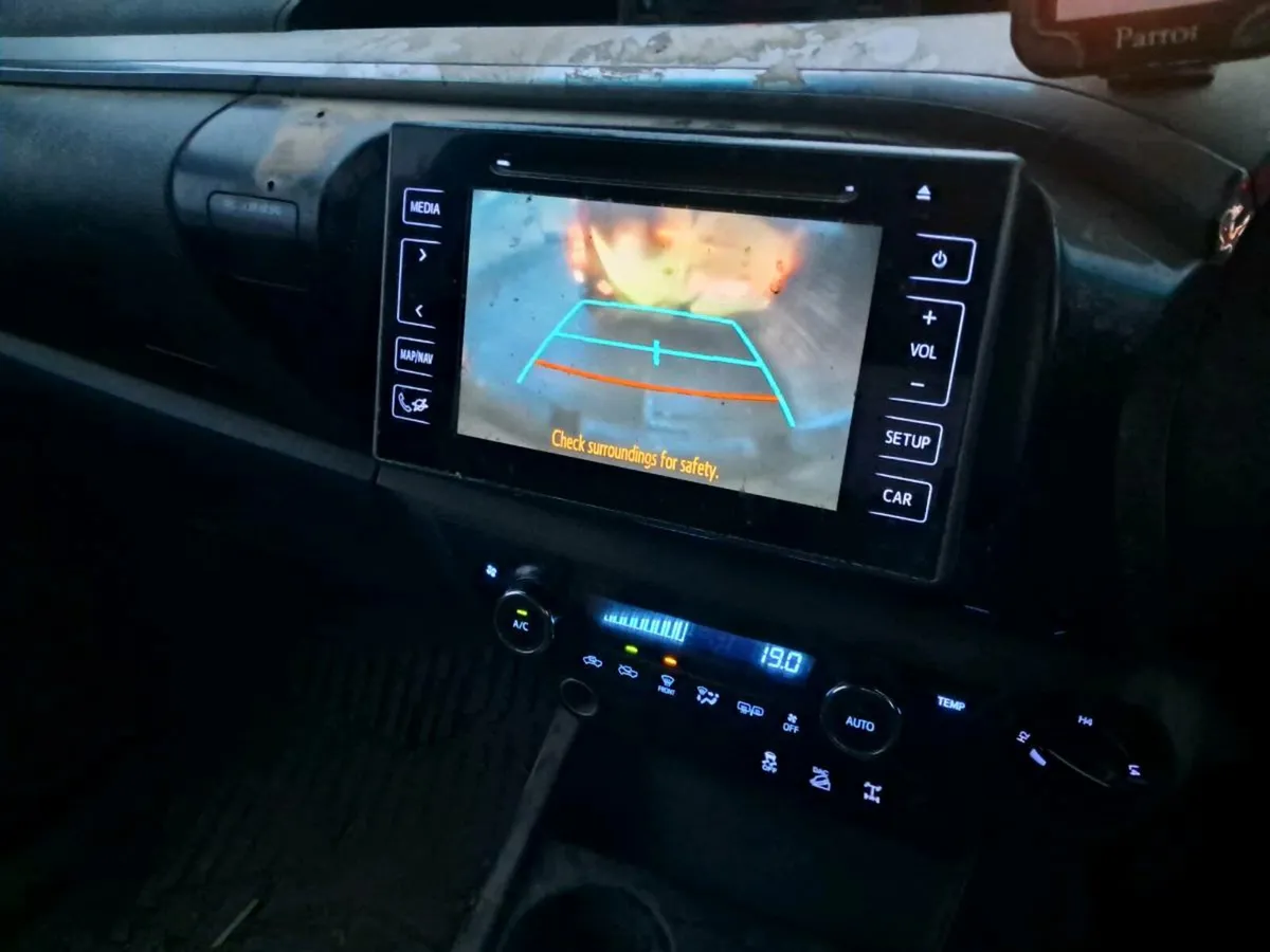 2017 Toyota Hilux-Automatic .2.4 diesel - Image 3