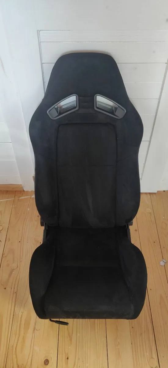 UNIVERSAL CAR RACING BUCKET SEAT - Image 1