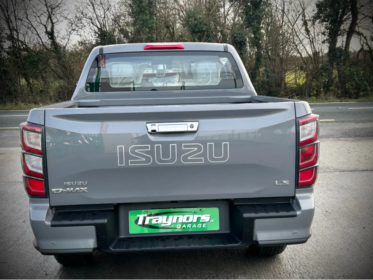 Isuzu D-Max LS AUTO CREWCAB €333 ROAD TAX - Image 3