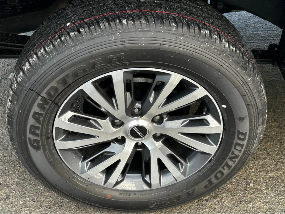 Isuzu D-Max LS AUTO CREWCAB €333 ROAD TAX - Image 4