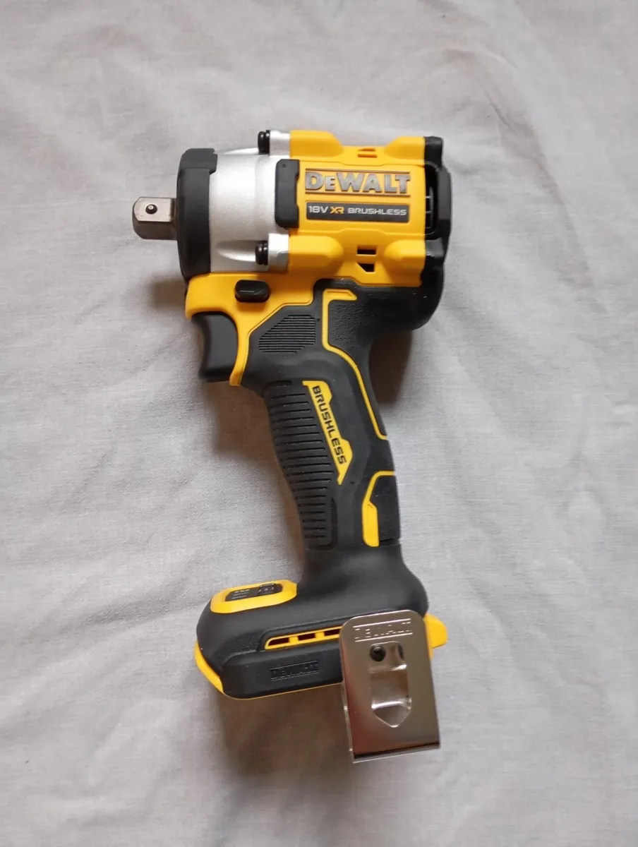 DeWalt Impact Wrench & Battery - Image 3