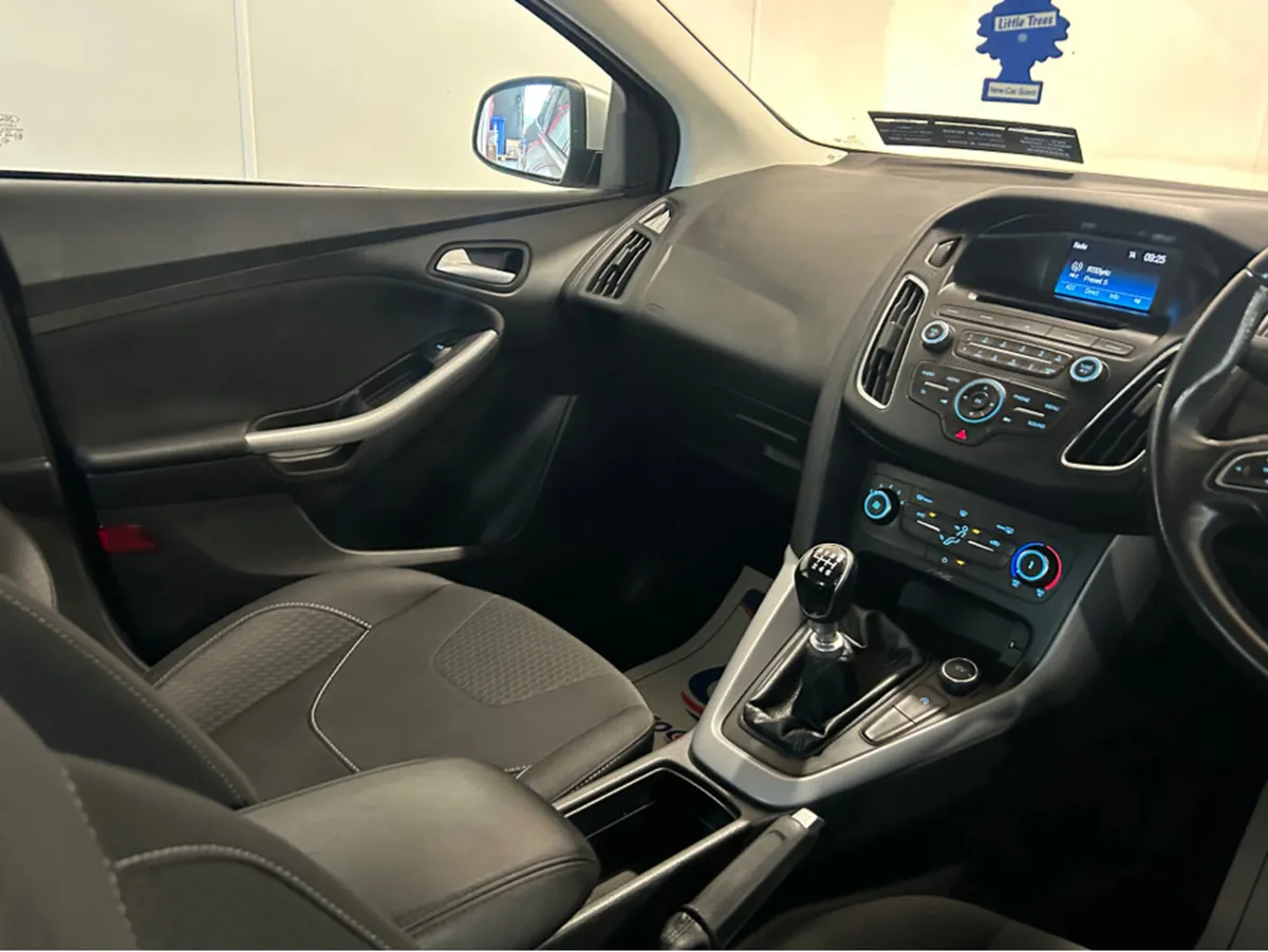 Ford Focus ZETEC 4DR 1.5 TD 95PS 6SPEED - Image 3