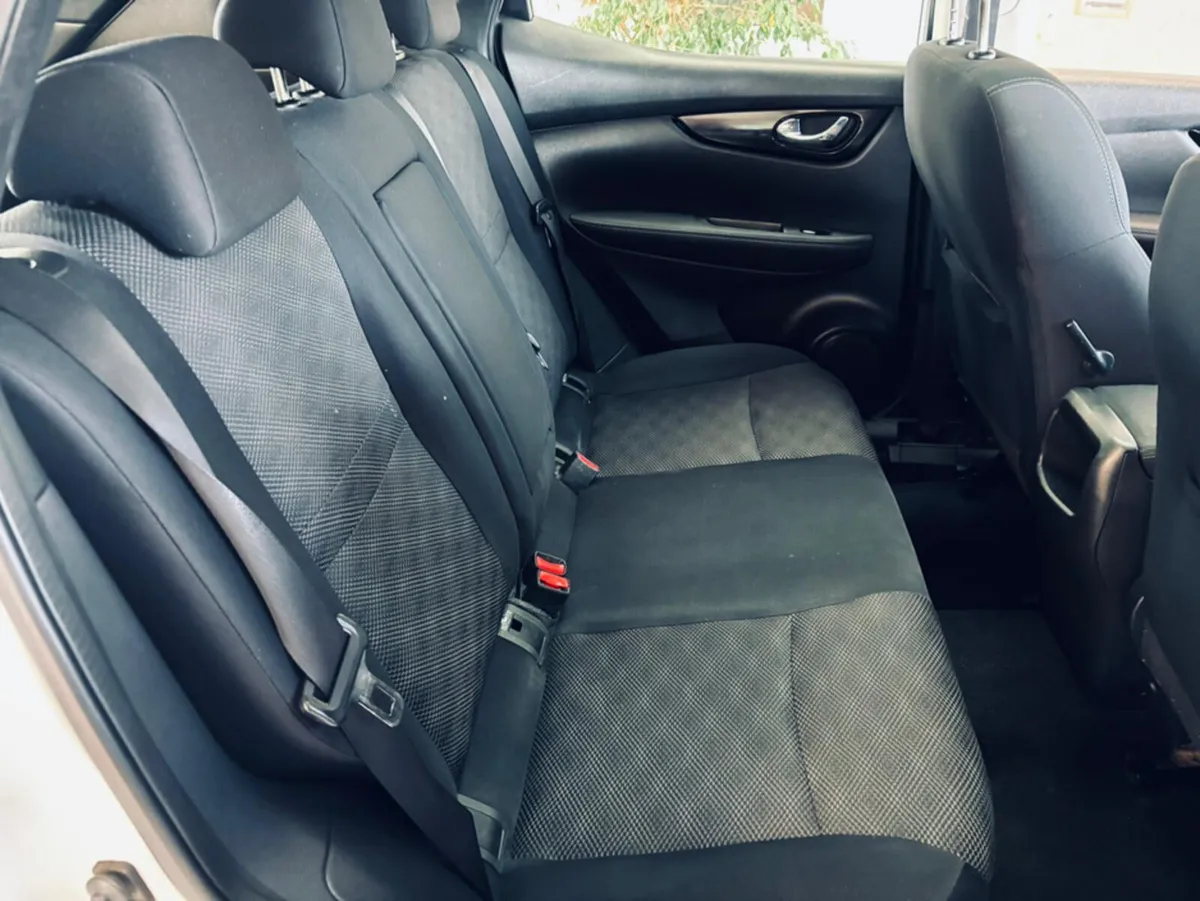 Nissan Qashqai 1.5 SV MY16 E6 4DR - Image 4