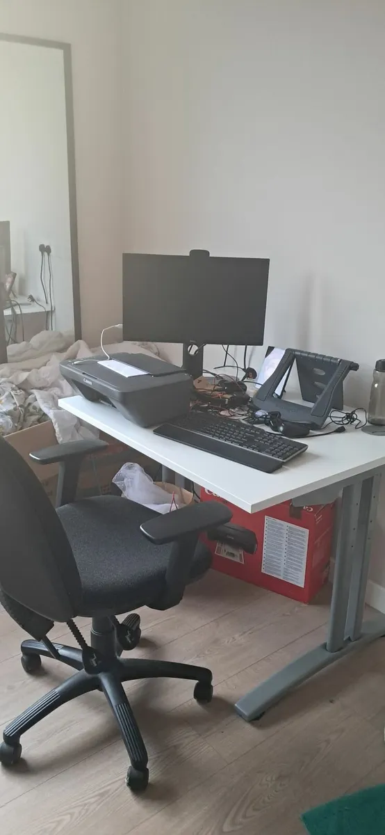 Computer table, Dell Monitor & chair, Kensington - Image 1