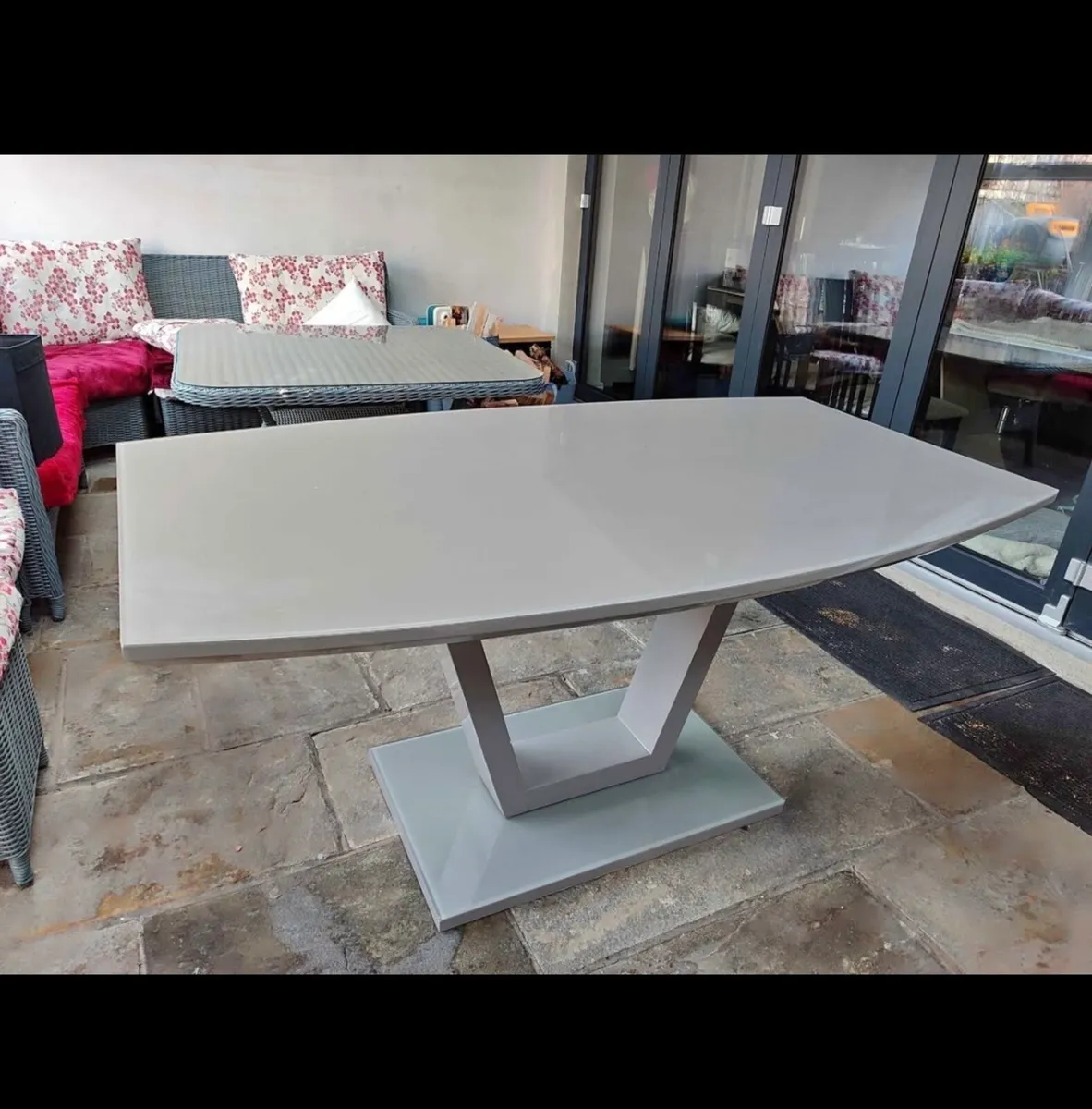 Dining Table 700€ RRP - Image 1