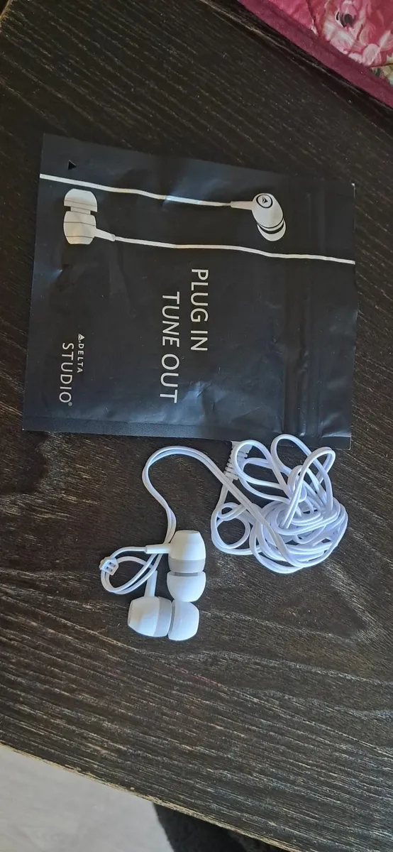 Wired Ear buds - Image 1