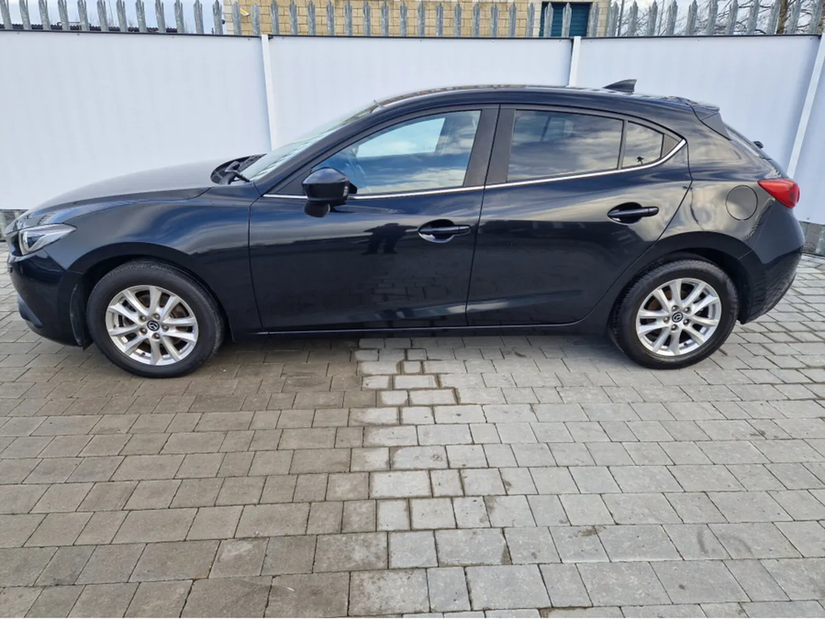 Mazda Mazda3 1.5 D 105PS EXECUTIVE SE 4DR - Image 4