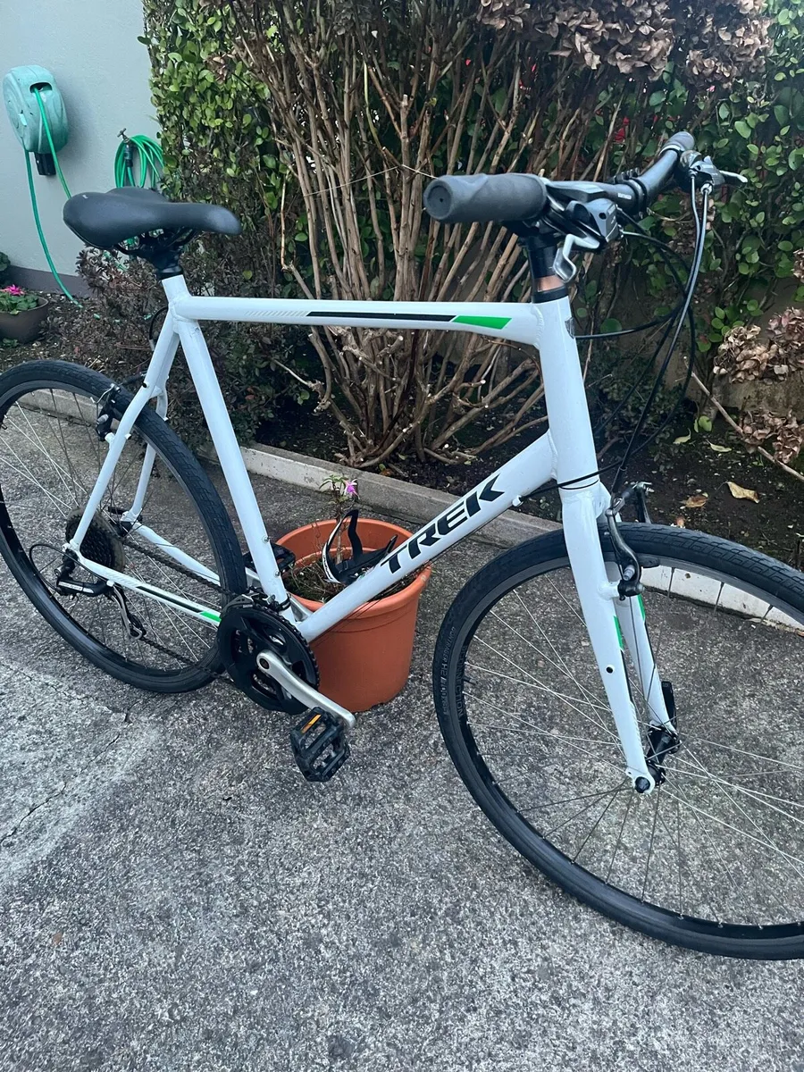 Men Trek, FX2. Hybrid bike. - Image 1