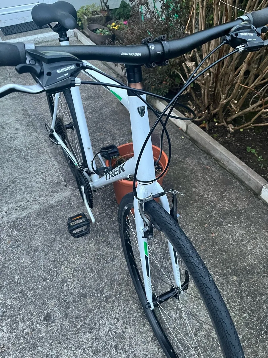 Men Trek, FX2. Hybrid bike. - Image 2